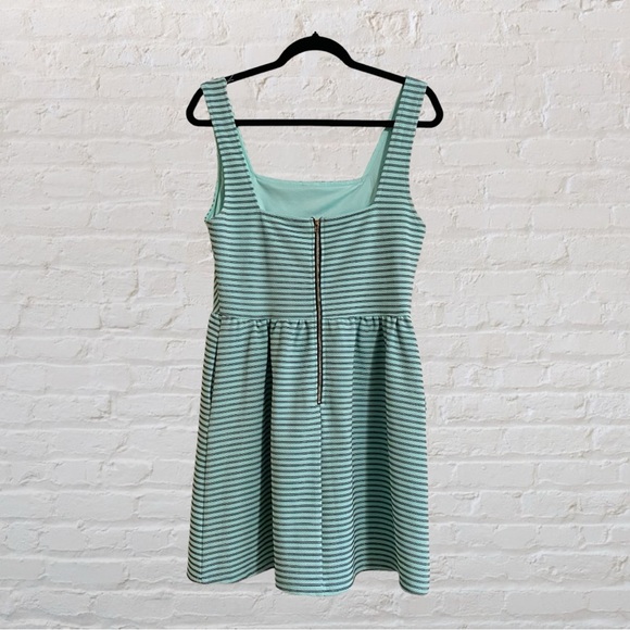 157. ALYA Sleeveless (above knee) Dress - size Large - Picture 2 of 5